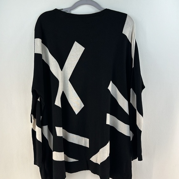 Planet Oversized Long Sleeve Graphic Print Knit Top - Picture 5 of 8
